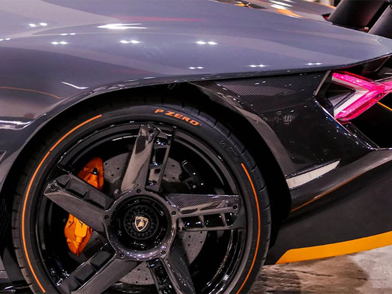 بالصور... عرض لامبورغيني سنتيناريو رودستر للبيع في السعودية بسعر خيالي